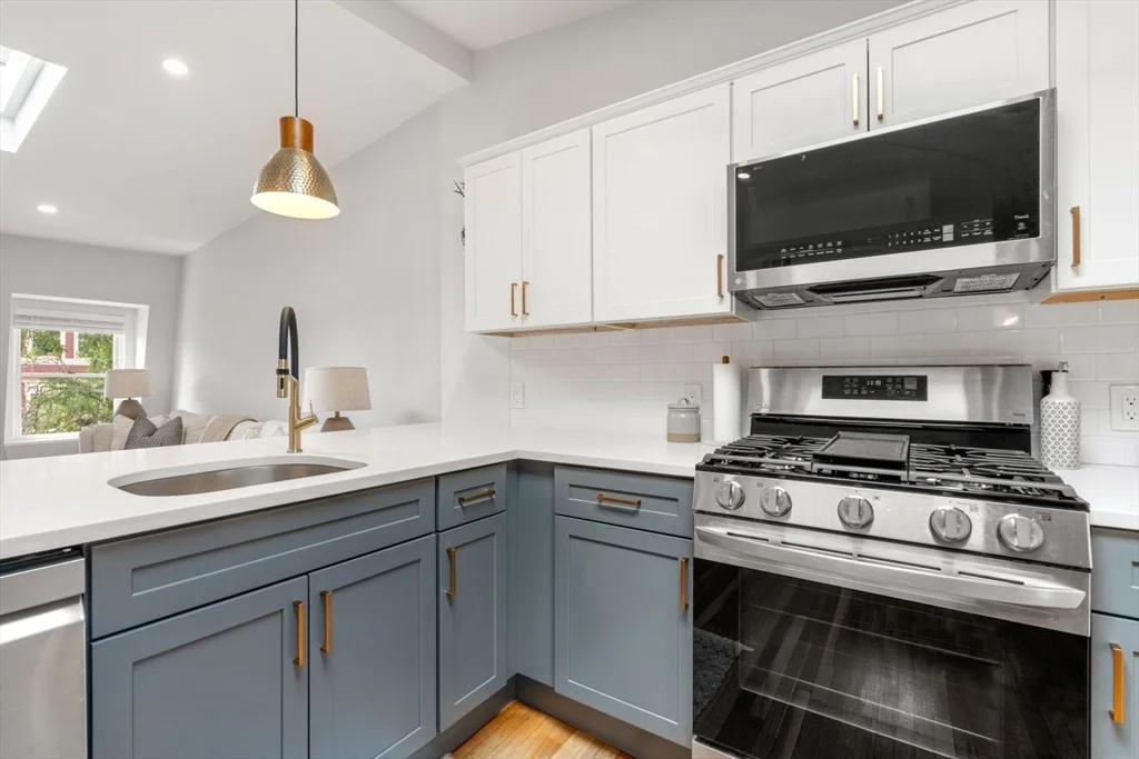 1 bed, 1 bath apartment for rent at 590 East Broadway Unit 3, South Boston — photo 5 of 25