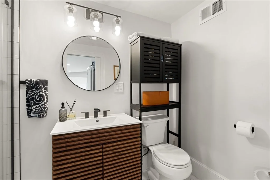 1 bed, 1 bath apartment for rent at 590 East Broadway Unit 3, South Boston — photo 16 of 25