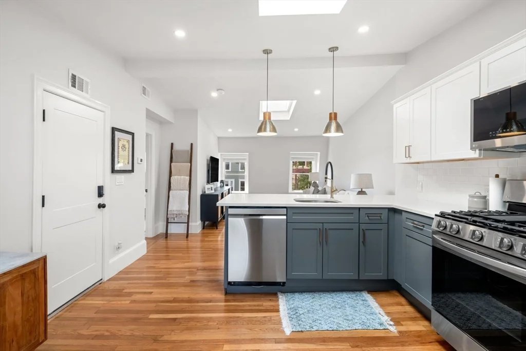 1 bed, 1 bath apartment for rent at 590 East Broadway Unit 3, South Boston — photo 3 of 25
