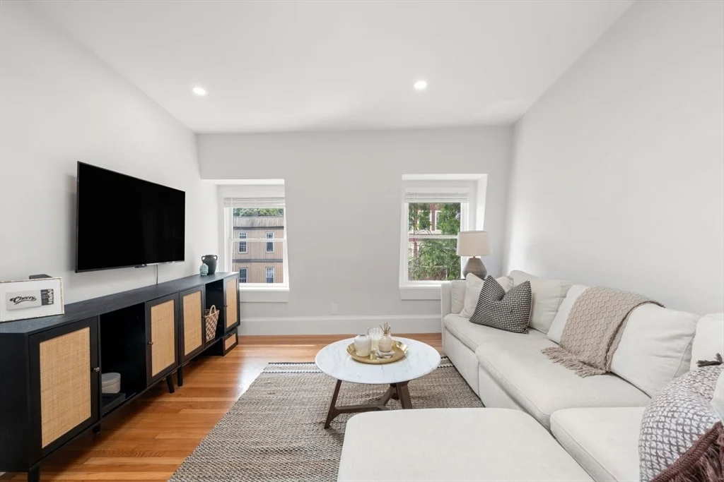 1 bed, 1 bath apartment for rent at 590 East Broadway Unit 3, South Boston — photo 11 of 25