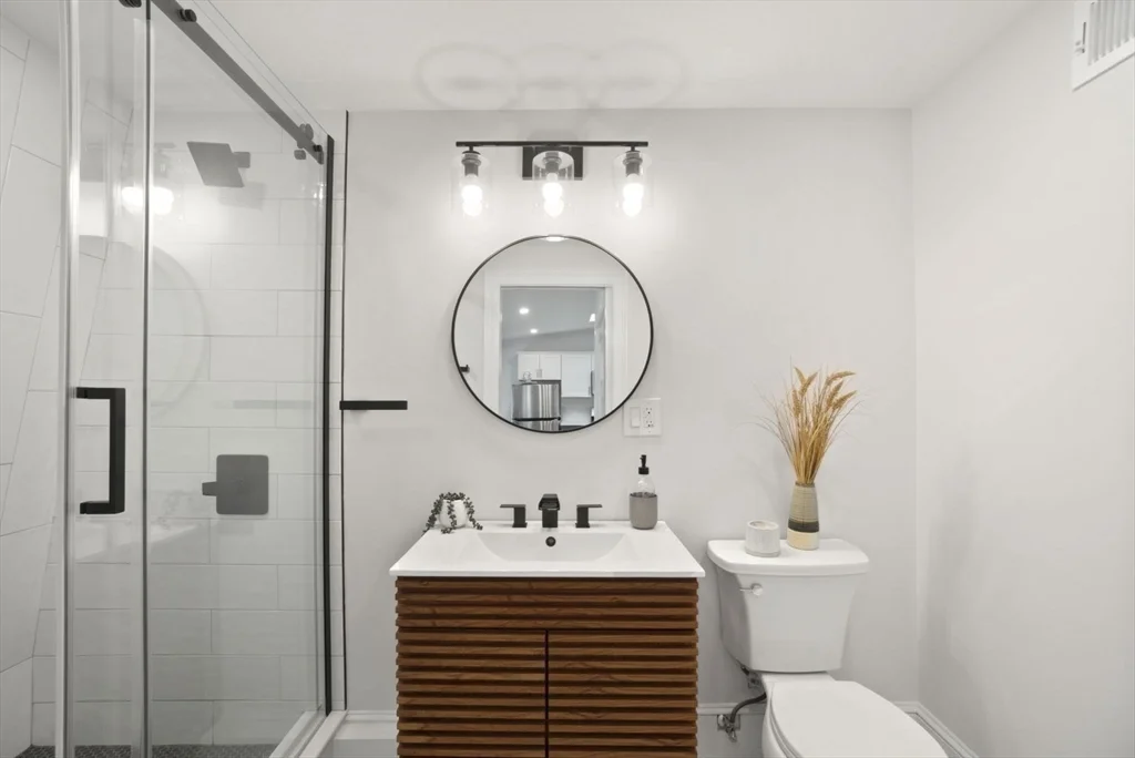 1 bed, 1 bath apartment for rent at 590 East Broadway Unit PH, South Boston — photo 5 of 18
