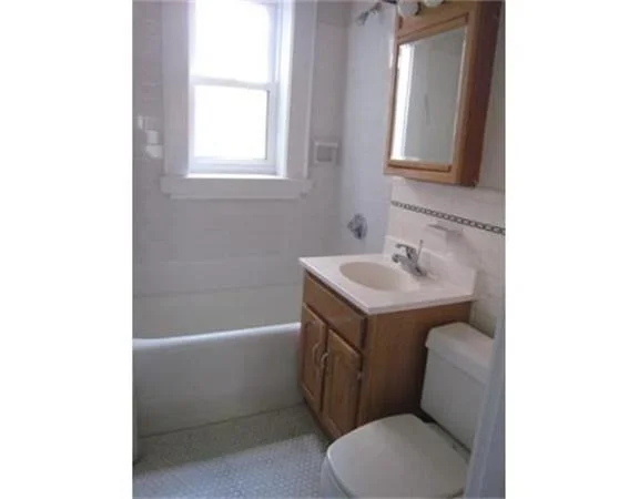 1 bed, 1 bath apartment for rent at 590 Washington St Unit 2, Coolidge Corner — photo 6 of 14