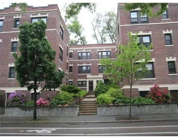 1 bed, 1 bath apartment for rent at 590 Washington St Unit 2, Coolidge Corner