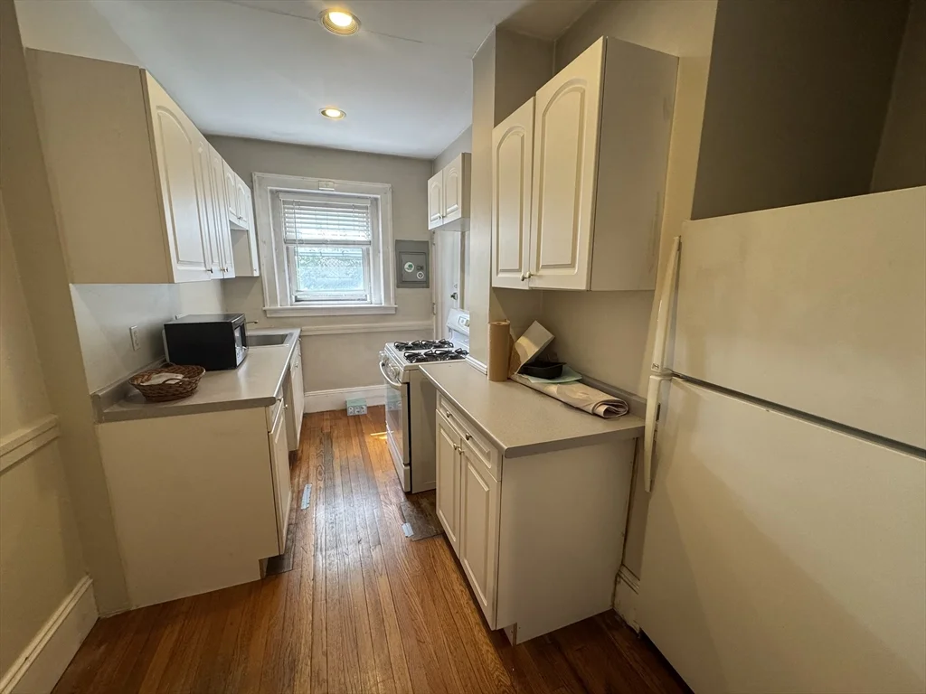 1 bed, 1 bath apartment for rent at 590 Washington St Unit 2, Coolidge Corner — photo 12 of 14