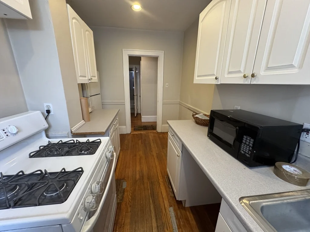 1 bed, 1 bath apartment for rent at 590 Washington St Unit 2, Coolidge Corner — photo 11 of 14