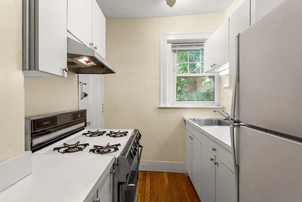 1 bed, 1 bath apartment for rent at 590 Washington St Unit 3, Coolidge Corner — photo 5 of 16