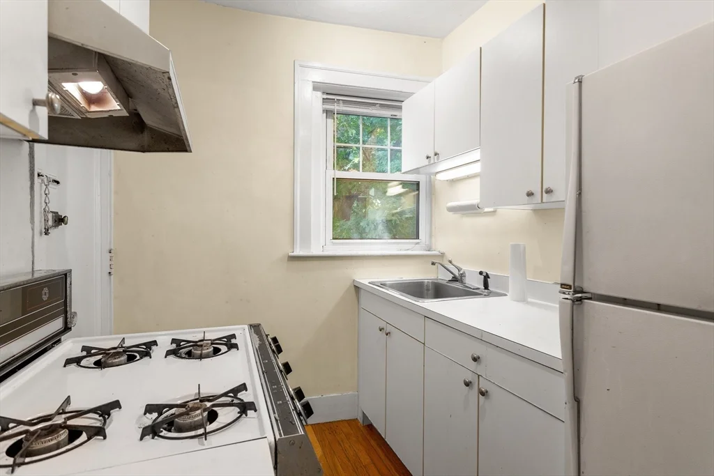 1 bed, 1 bath apartment for rent at 590 Washington St Unit 3, Coolidge Corner — photo 10 of 16