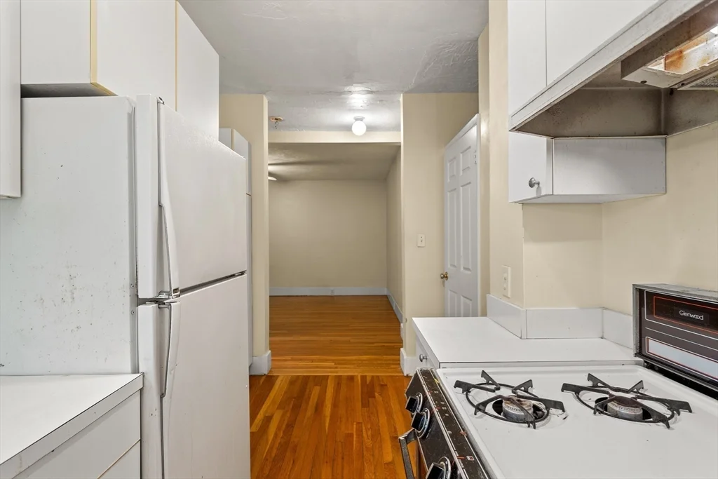 1 bed, 1 bath apartment for rent at 590 Washington St Unit 3, Coolidge Corner — photo 12 of 16