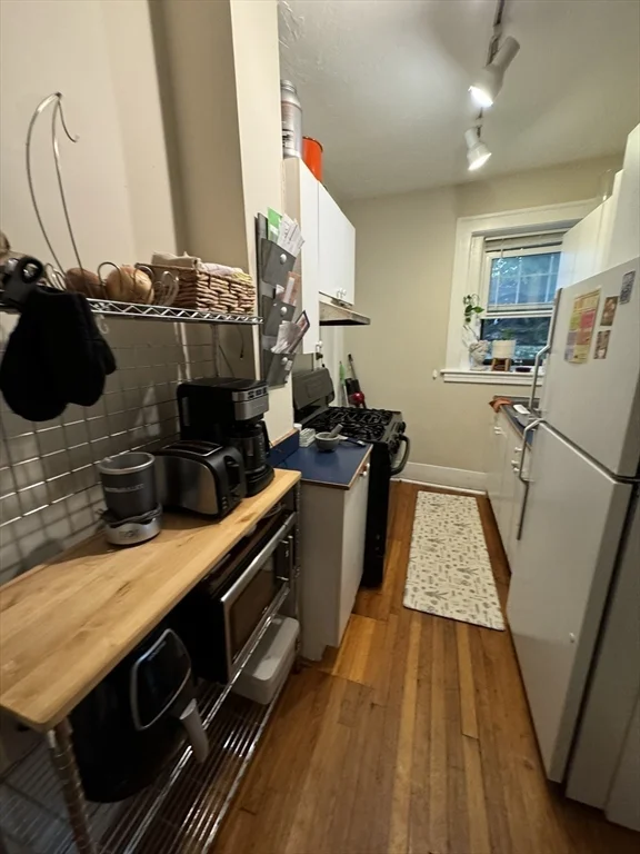 1 bed, 1 bath apartment for rent at 590 Washington Unit 1, Coolidge Corner — photo 3 of 6