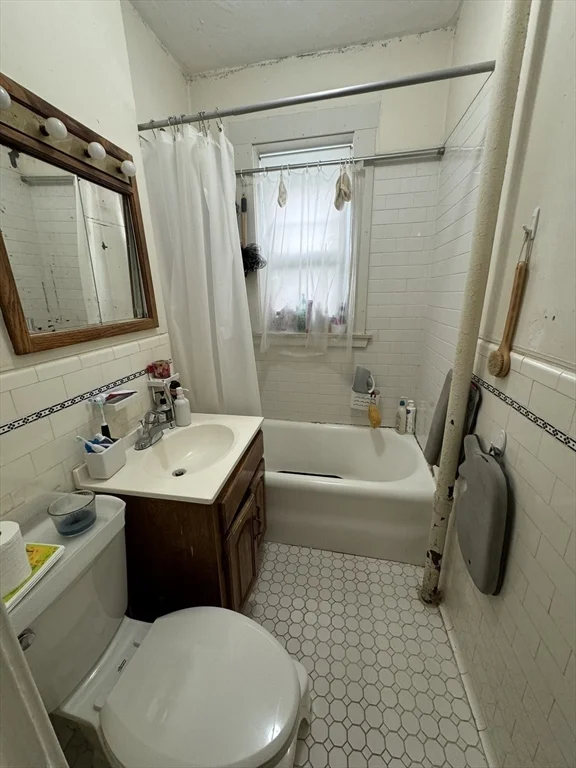 1 bed, 1 bath apartment for rent at 590 Washington Unit 1, Coolidge Corner — photo 4 of 6
