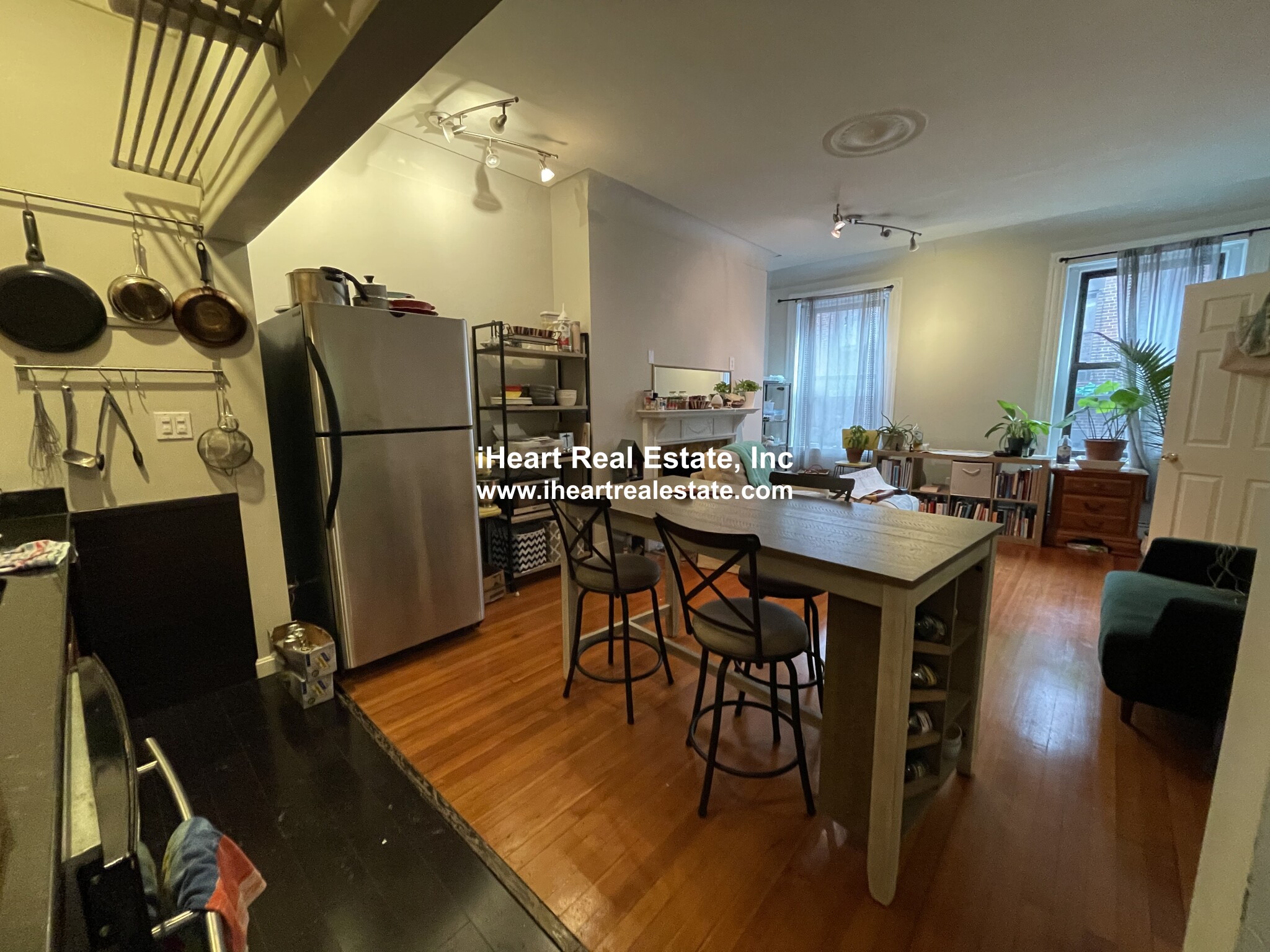 1 bed, 1 bath apartment for rent at 591 Beacon St Unit 6, Fenway — photo 1 of 8