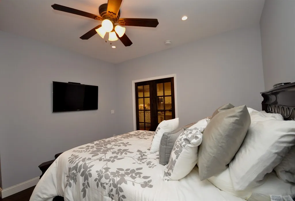 2 bed, 2 bath apartment for rent at 591 Beacon St Unit G, Fenway — photo 8 of 9