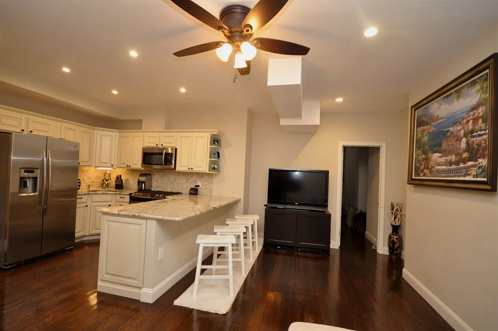 2 bed, 2 bath apartment for rent at 591 Beacon St Unit G, Fenway — photo 4 of 9