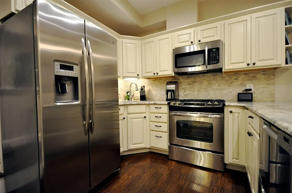 2 bed, 2 bath apartment for rent at 591 Beacon St Unit G, Fenway — photo 1 of 9