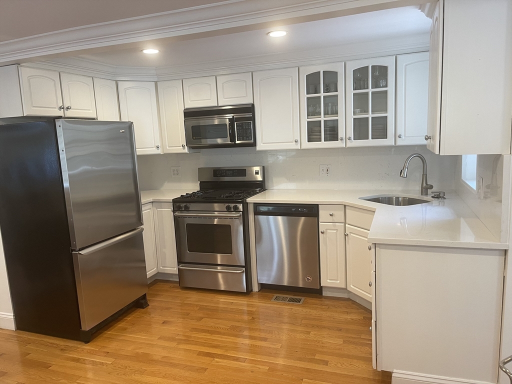 1 bed, 1 bath apartment for rent at 591 East 2nd St Unit 1, South Boston — photo 1 of 9