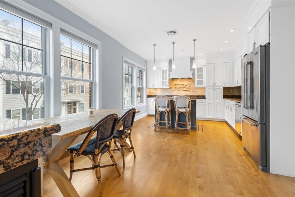 2 bed, 2 bath apartment for rent at 591 E 3rd St Unit 1, South Boston — photo 3 of 25