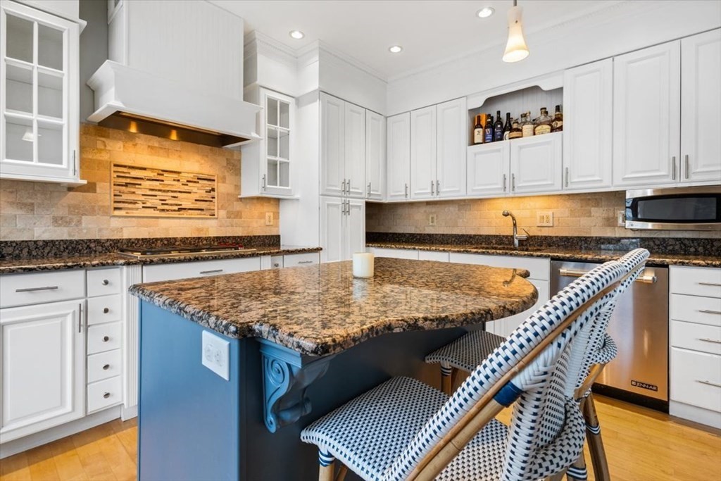 2 bed, 2 bath apartment for rent at 591 E 3rd St Unit 1, South Boston — photo 2 of 25