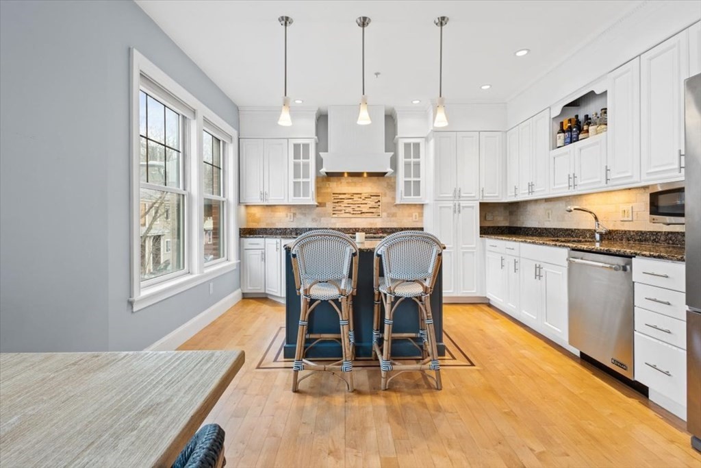 2 bed, 2 bath apartment for rent at 591 E 3rd St Unit 1, South Boston — photo 4 of 25