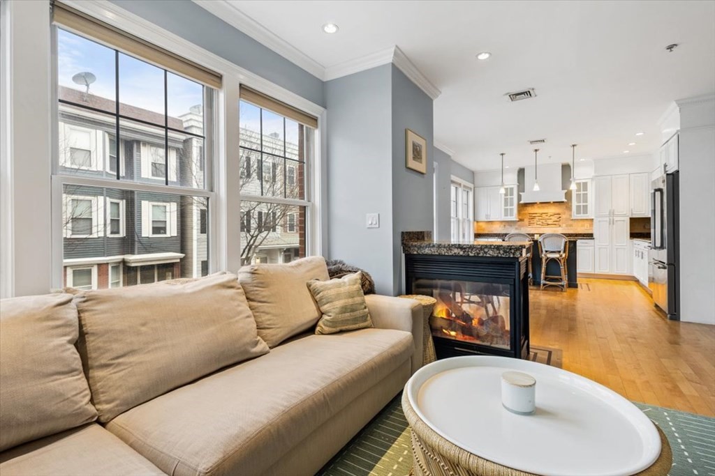 2 bed, 2 bath apartment for rent at 591 E 3rd St Unit 1, South Boston — photo 5 of 25