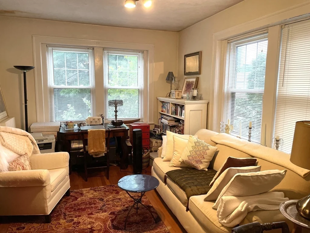 1 bed, 1 bath apartment for rent at 592 Washington St Unit 3, Brookline — photo 3 of 6