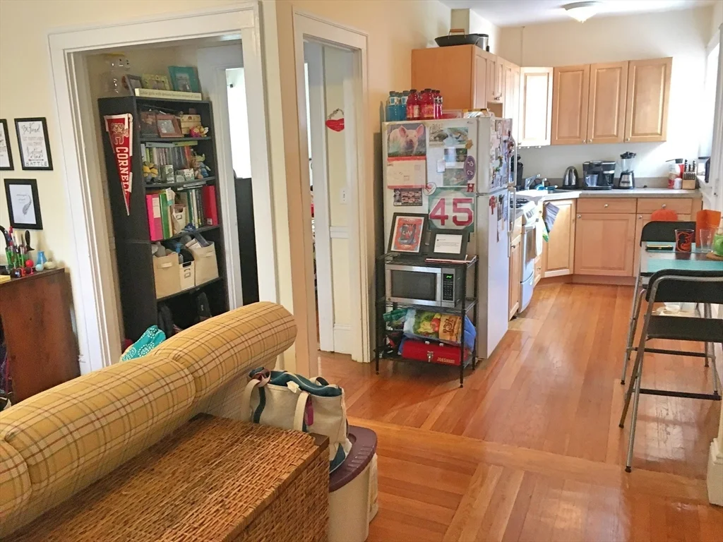 1 bed, 1 bath apartment for rent at 592 Washington St Unit 6, Aspinwall Hill — photo 4 of 9