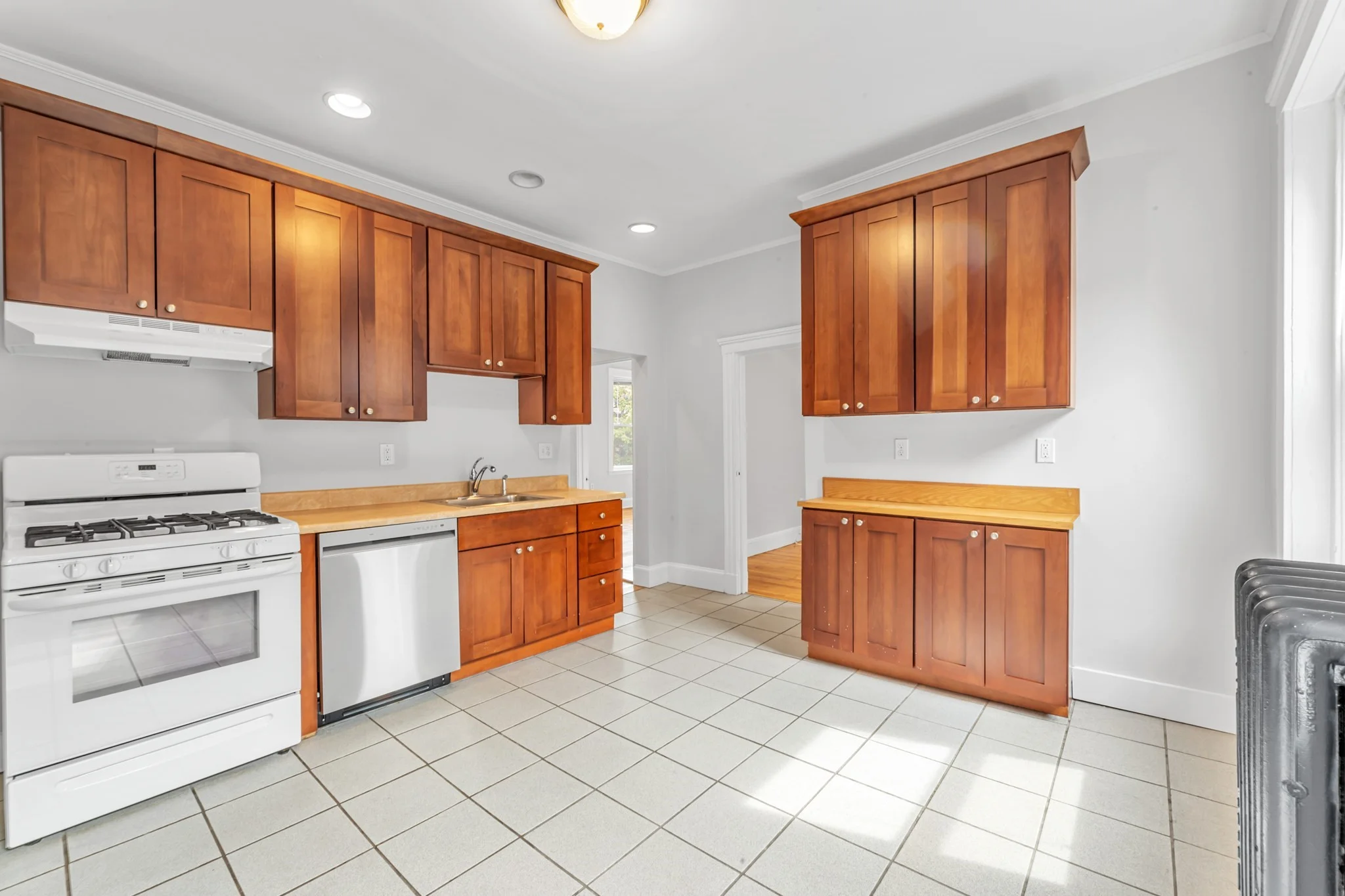 2 bed, 1 bath apartment for rent at 593 Centre St Unit 3, Jamaica Plain — photo 15 of 22