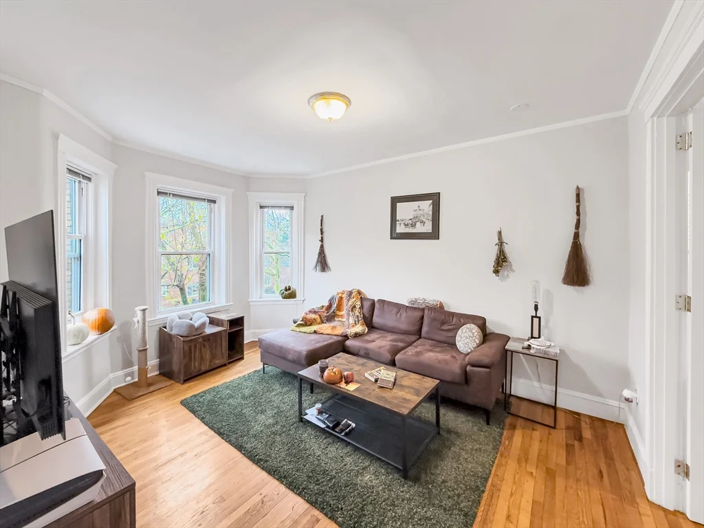 2 bed, 1 bath apartment for rent at 593 Centre St Unit 3, Jamaica Plain — photo 9 of 10