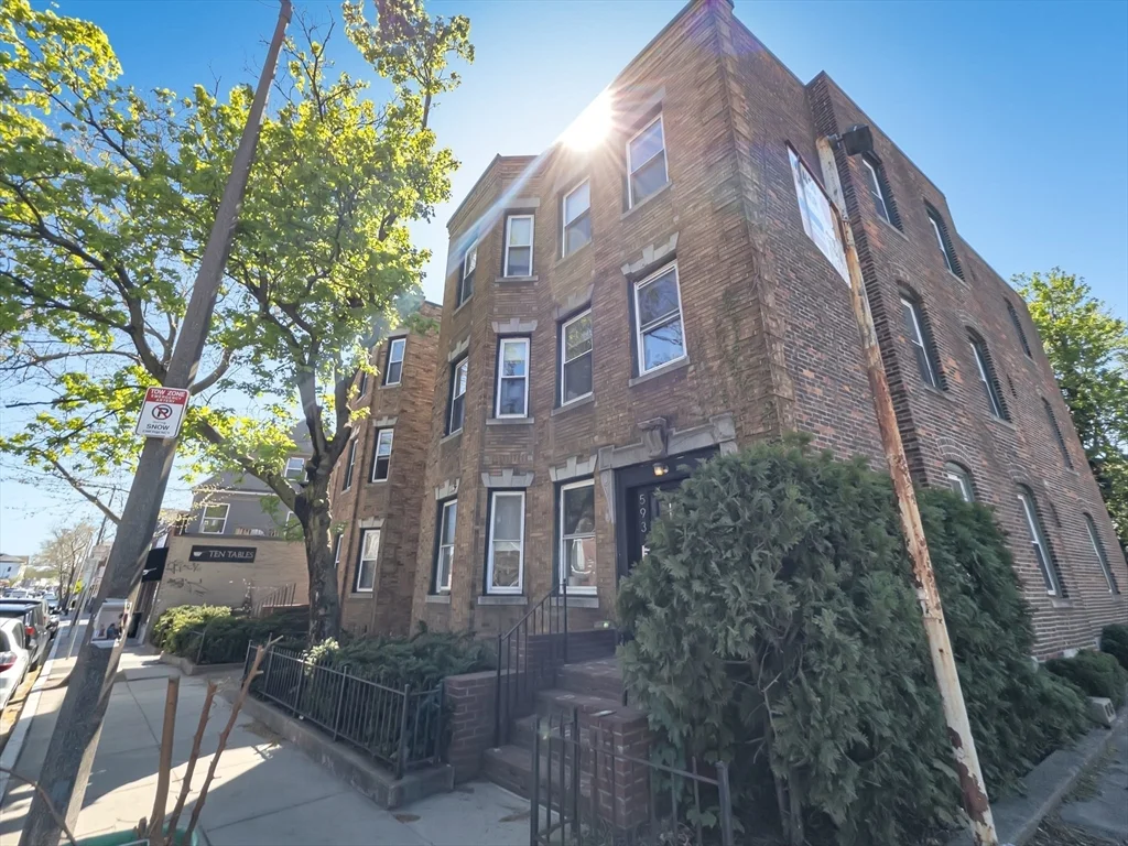 2 bed, 1 bath apartment for rent at 593 Centre St Unit 3, Jamaica Plain — photo 1 of 12