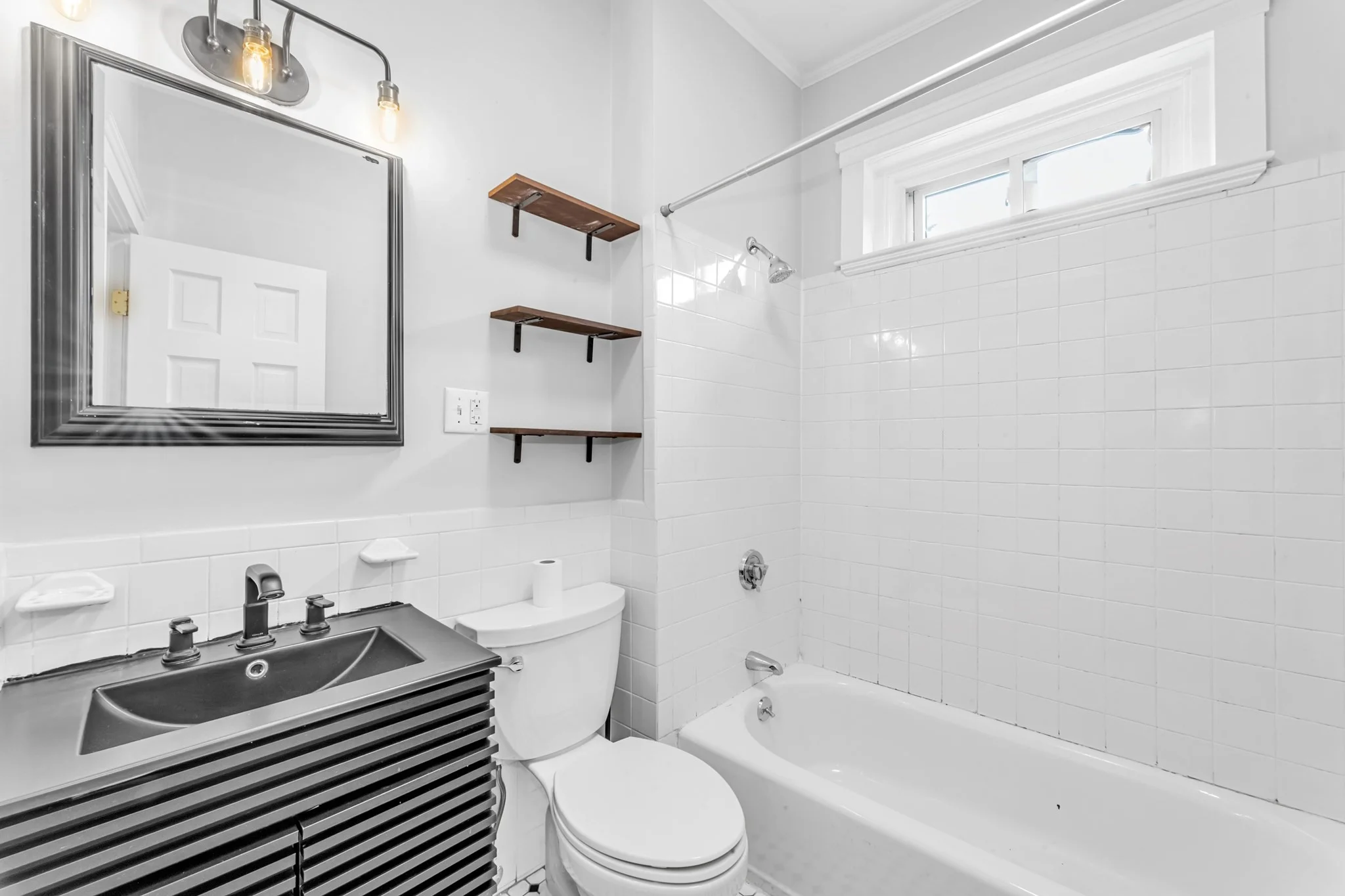 2 bed, 1 bath apartment for rent at 593 Centre St Unit 3, Jamaica Plain — photo 6 of 22