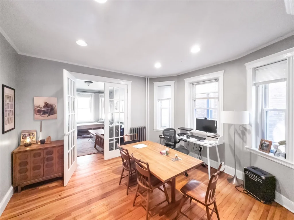 2 bed, 1 bath apartment for rent at 593 Centre St Unit 3, Jamaica Plain — photo 6 of 12