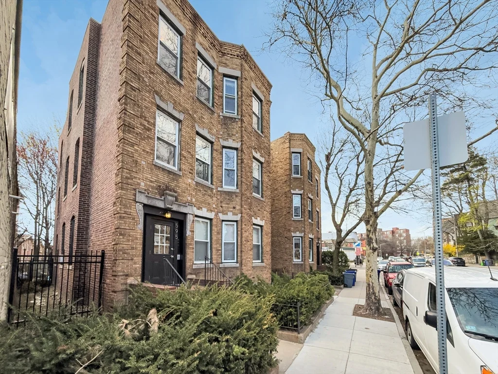 2 bed, 1 bath apartment for rent at 593 Centre St Unit 3, Jamaica Plain — photo 2 of 10