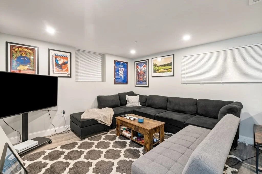 5 bed, 3 bath apartment for rent at 594 East 2nd St Unit 1, Boston — photo 5 of 29