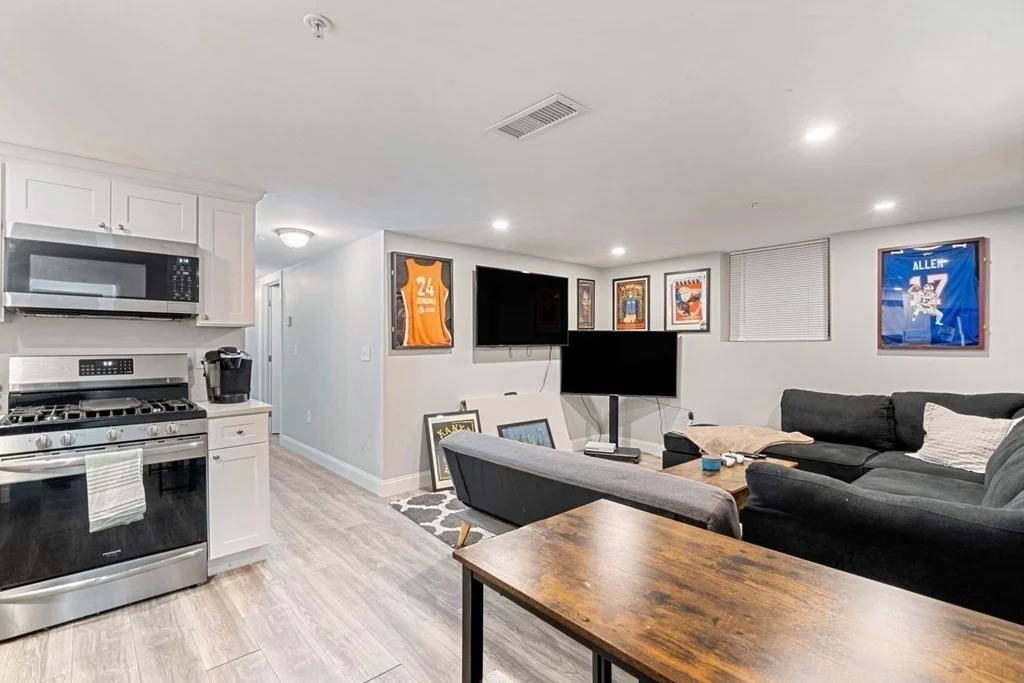 5 bed, 3 bath apartment for rent at 594 East 2nd St Unit 1, Boston — photo 4 of 29