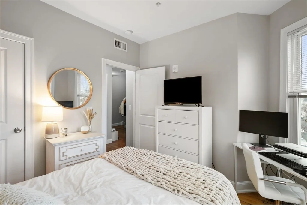 3 bed, 2 bath apartment for rent at 594 East 2nd Unit 2, South Boston — photo 7 of 24