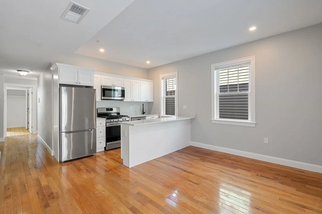 3 bed, 2 bath apartment for rent at 594 East 2nd Unit 3, Boston — photo 4 of 20