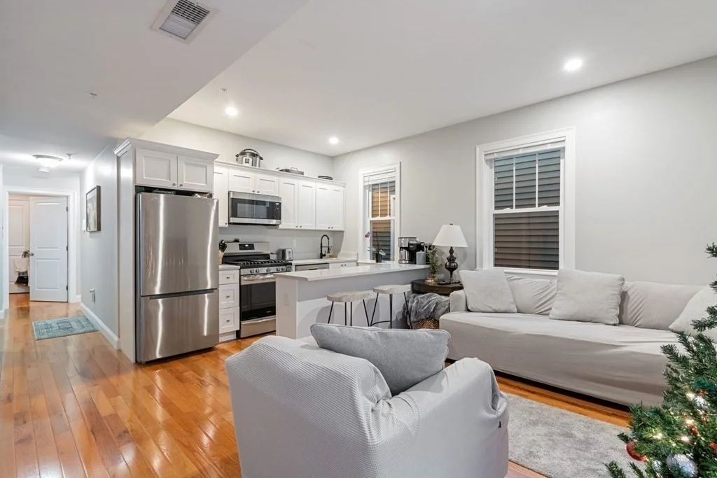3 bed, 2 bath apartment for rent at 594 East 2nd Unit 3, Boston — photo 13 of 20
