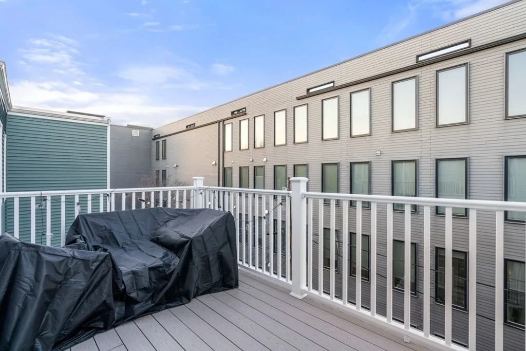 3 bed, 2 bath apartment for rent at 594 East 2nd Unit 3, Boston — photo 15 of 20