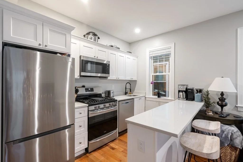3 bed, 2 bath apartment for rent at 594 East 2nd Unit 3, Boston — photo 14 of 20