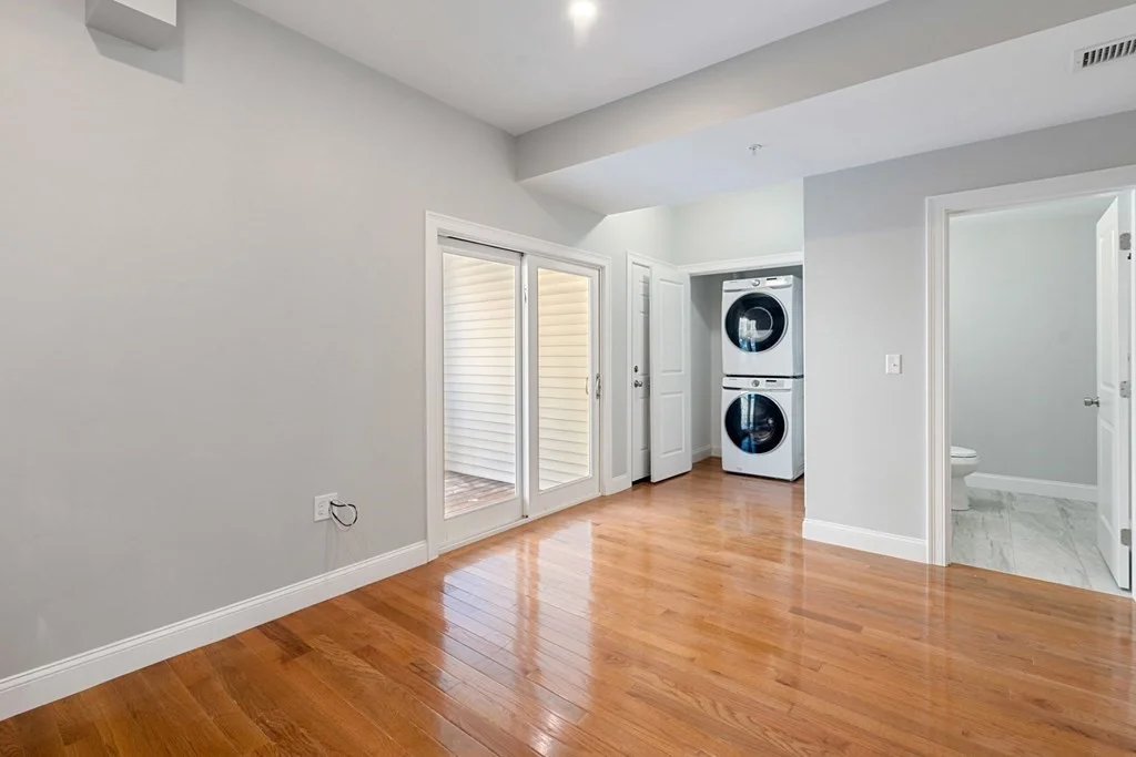 3 bed, 2 bath apartment for rent at 594 East 2nd Unit 3, Boston — photo 3 of 20
