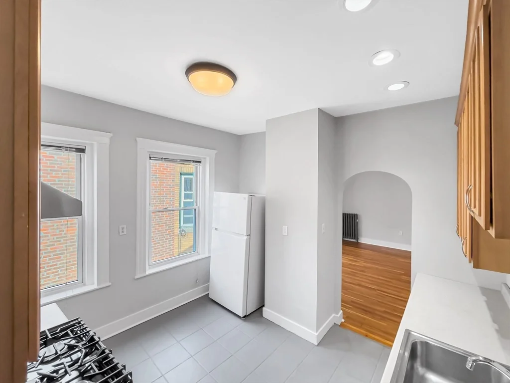 2 bed, 1 bath apartment for rent at 595 Centre St Unit 3, Jamaica Plain — photo 5 of 15