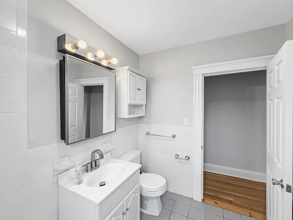 2 bed, 1 bath apartment for rent at 595 Centre St Unit 3, Jamaica Plain — photo 13 of 15