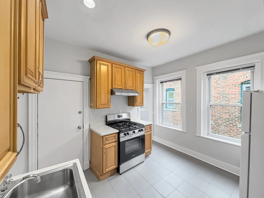 2 bed, 1 bath apartment for rent at 595 Centre St Unit 3, Jamaica Plain — photo 3 of 15