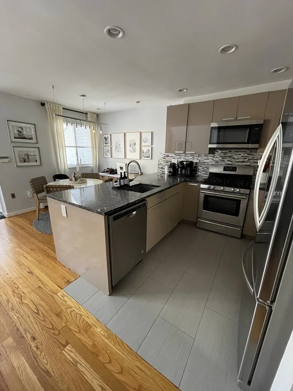 3 bed, 2 bath apartment for rent at 595 Putnam Ave Unit 595, Cambridgeport — photo 10 of 21