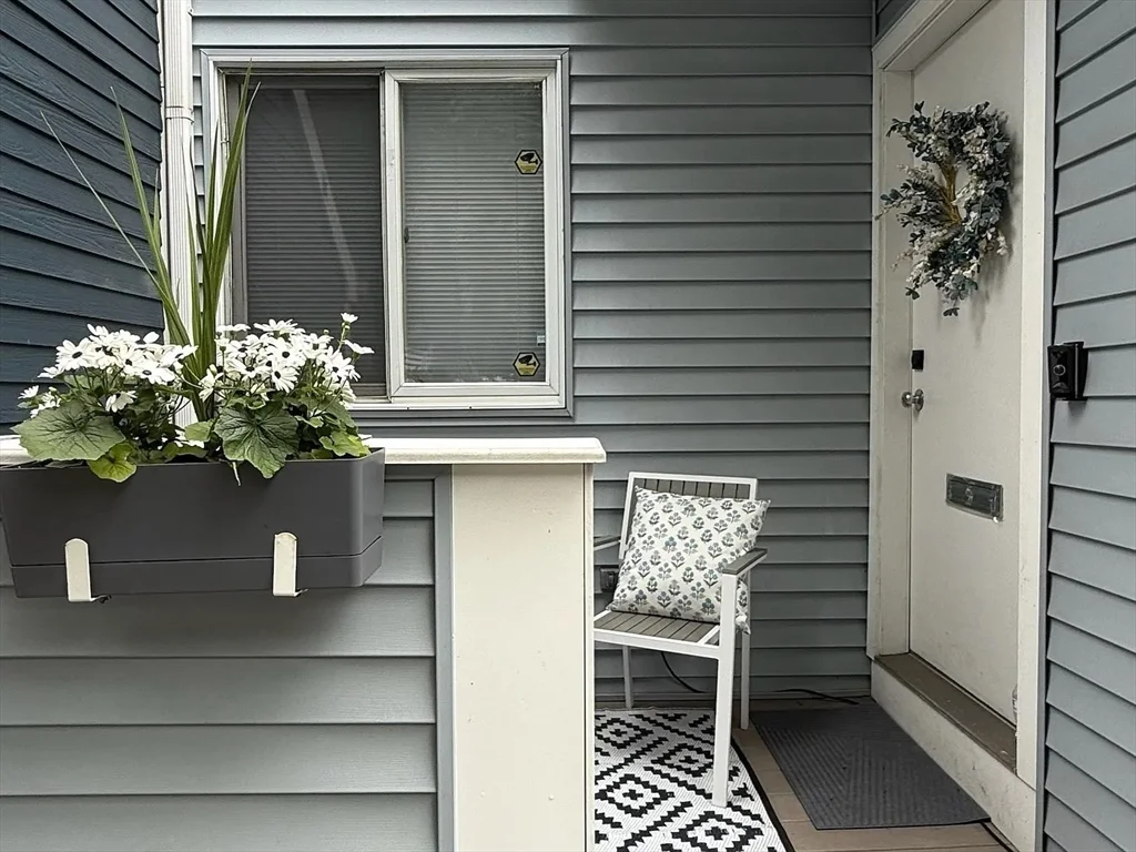 3 bed, 2 bath apartment for rent at 595 Putnam Ave Unit 595, Cambridgeport — photo 3 of 21