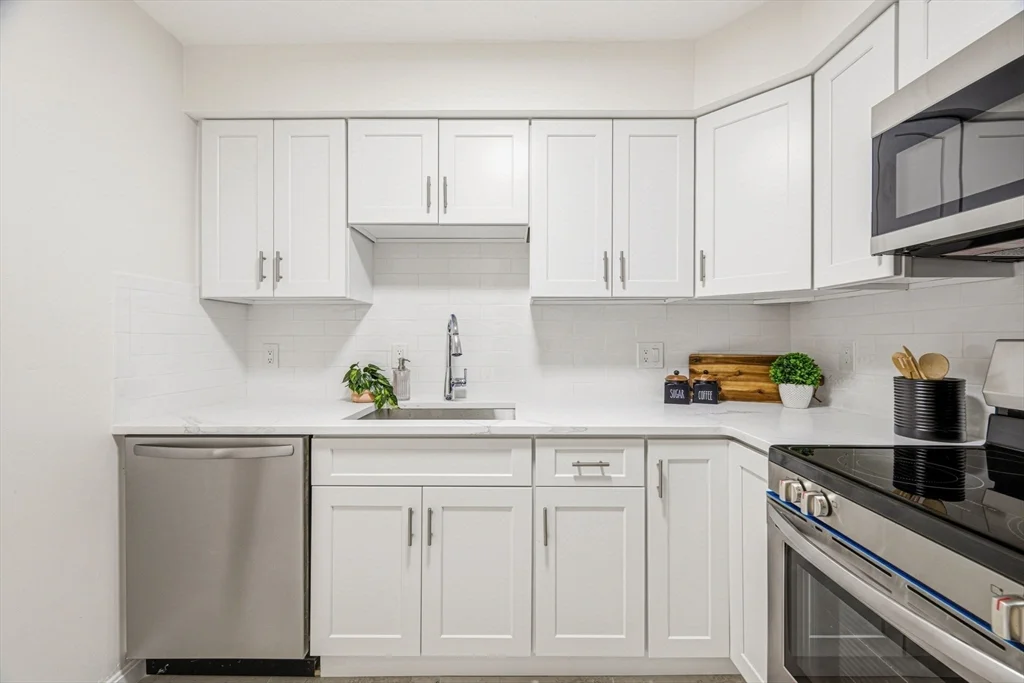 2 bed, 2 bath apartment for rent at 595 Revere Beach Pkwy Unit 40, Revere — photo 5 of 27
