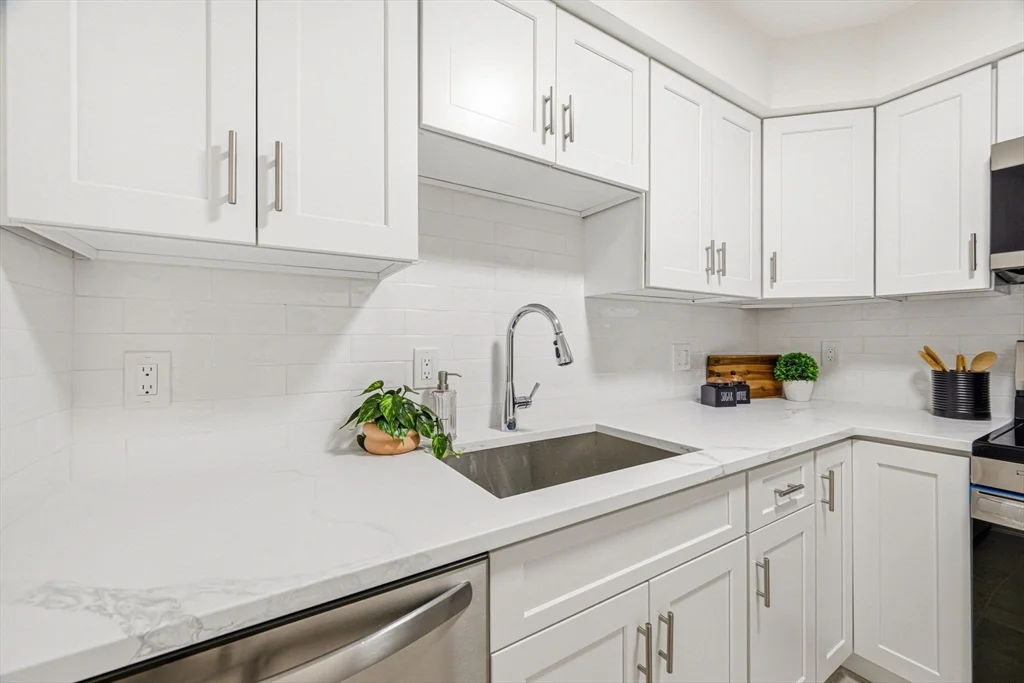 2 bed, 2 bath apartment for rent at 595 Revere Beach Pkwy Unit 40, Revere — photo 4 of 27