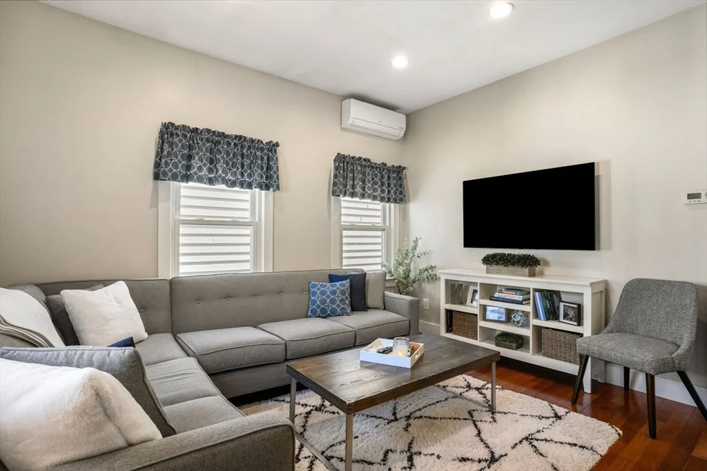 2 bed, 1 bath apartment for rent at 596 E 2nd St Unit 3, South Boston — photo 10 of 25