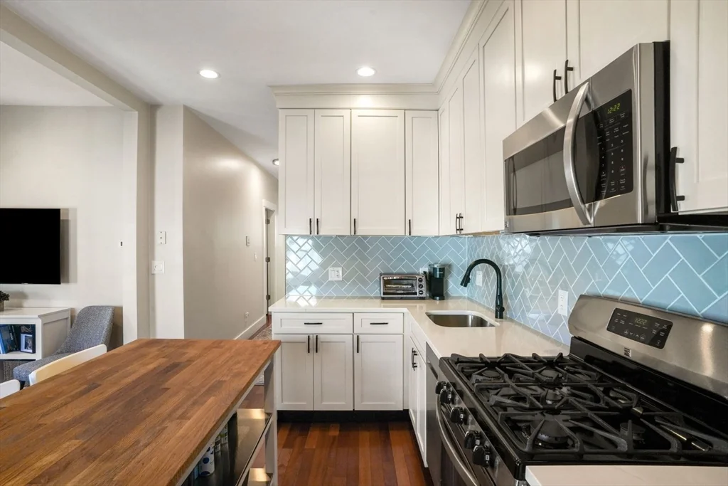 2 bed, 1 bath apartment for rent at 596 E 2nd St Unit 3, South Boston — photo 6 of 25