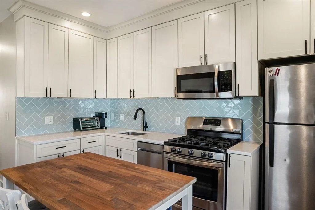 2 bed, 1 bath apartment for rent at 596 E 2nd St Unit 3, South Boston — photo 3 of 25