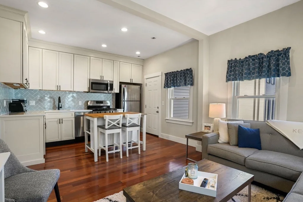 2 bed, 1 bath apartment for rent at 596 E 2nd St Unit 3, South Boston — photo 4 of 25